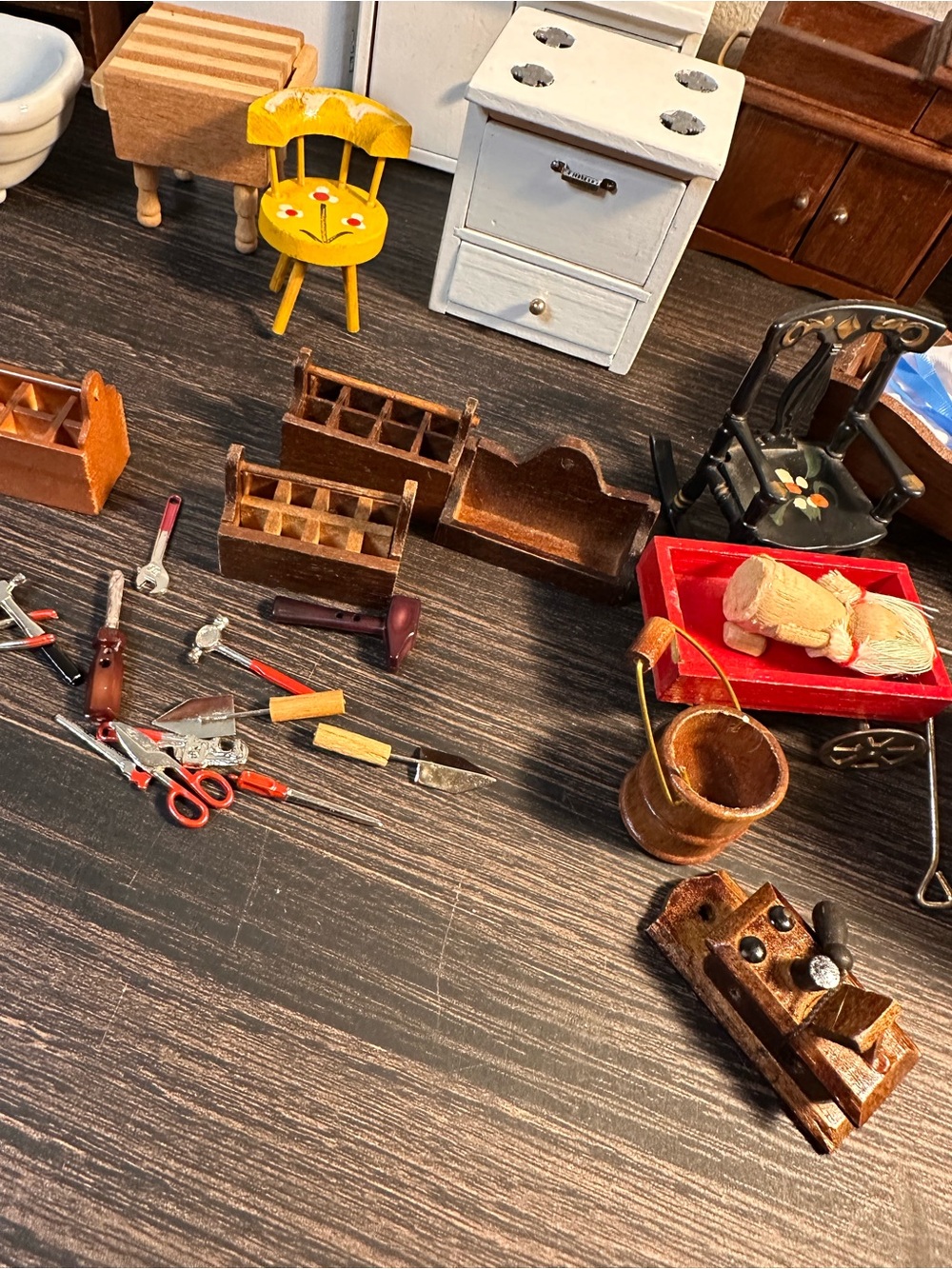 Doll house furniture - Picture 12 of 15